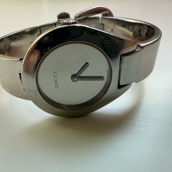 💎 Authentic Gucci Vintage 6700L 26mm Watch - Picture 1 of 13